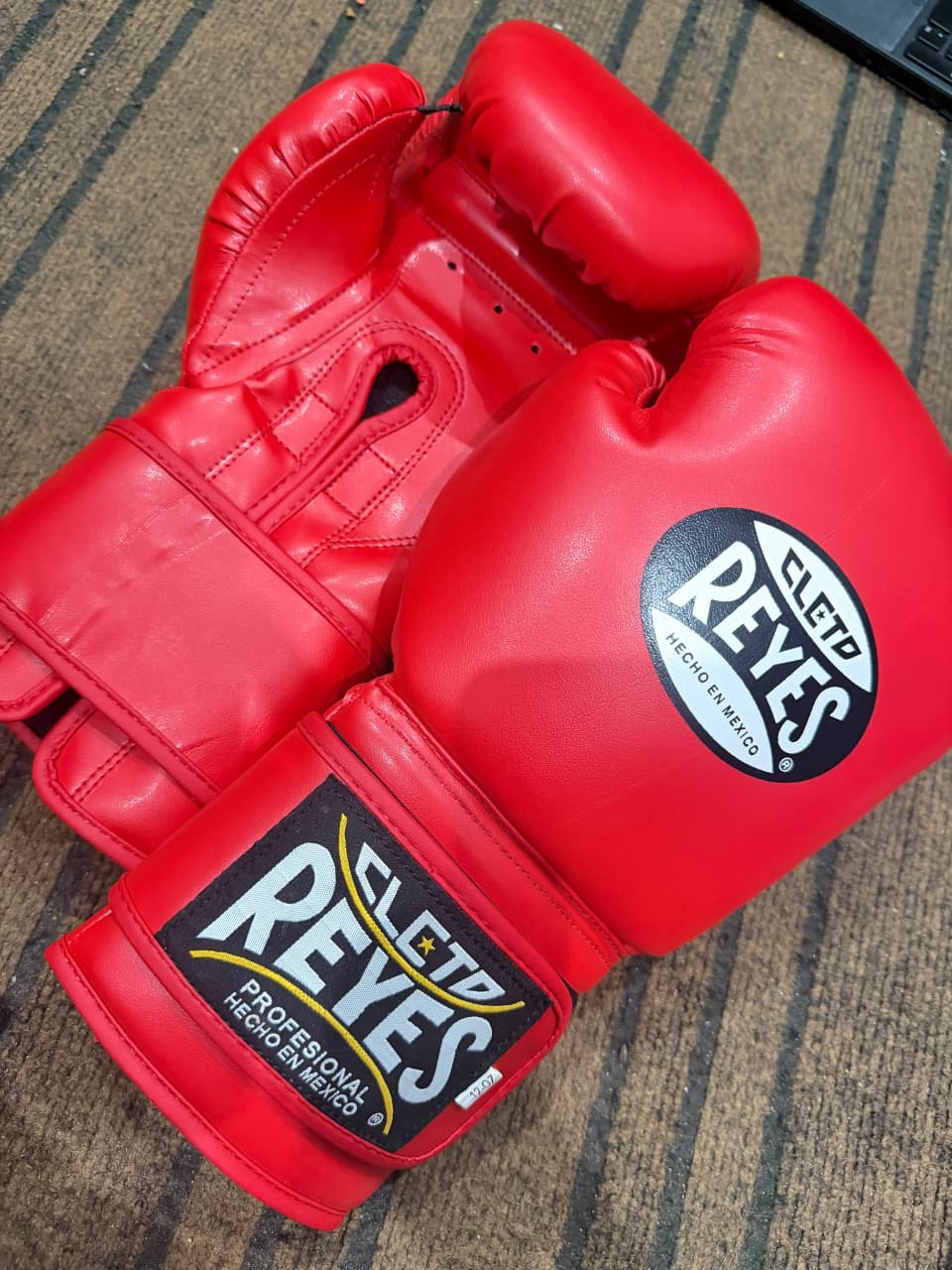 Red Cleto Reyes boxing gloves